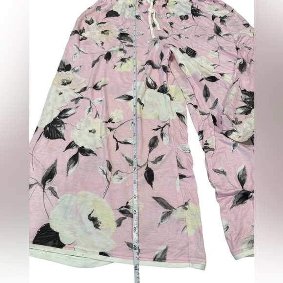 Simply Vera Pajama Set, NWT, Size-M, Color-Pink/Wht/Greys - Picture 3 of 12